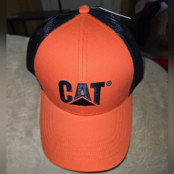 Caterpillar Raised Logo  Trucker Hat Mesh Snap Back NWT OS - Picture 1 of 8